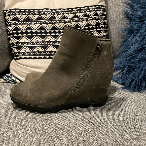 Sorel Joan of Arctic wedge Women's Ankle Boots in gray - Picture 2 of 7